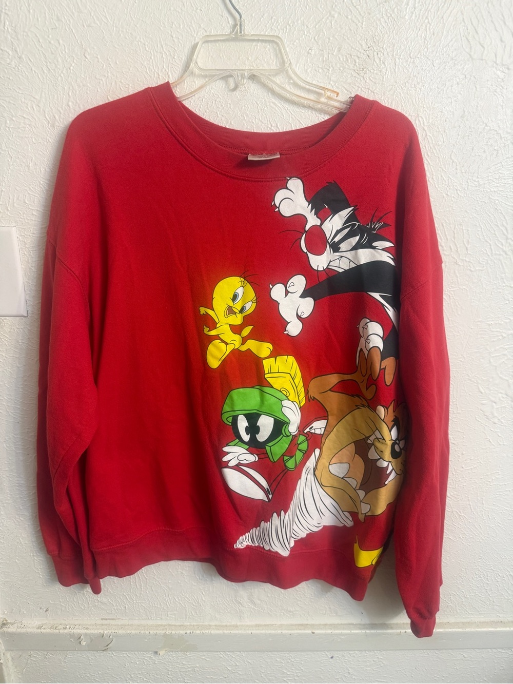 Vintage Men's Red Looney Tunes Graphic Crewneck Sweatshirt